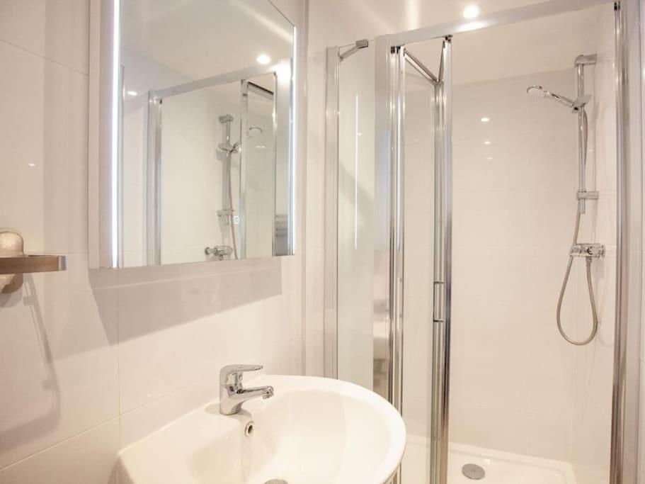 1 Perfectly Located Stylish, Comfortable Apartment Sidmouth Exterior foto